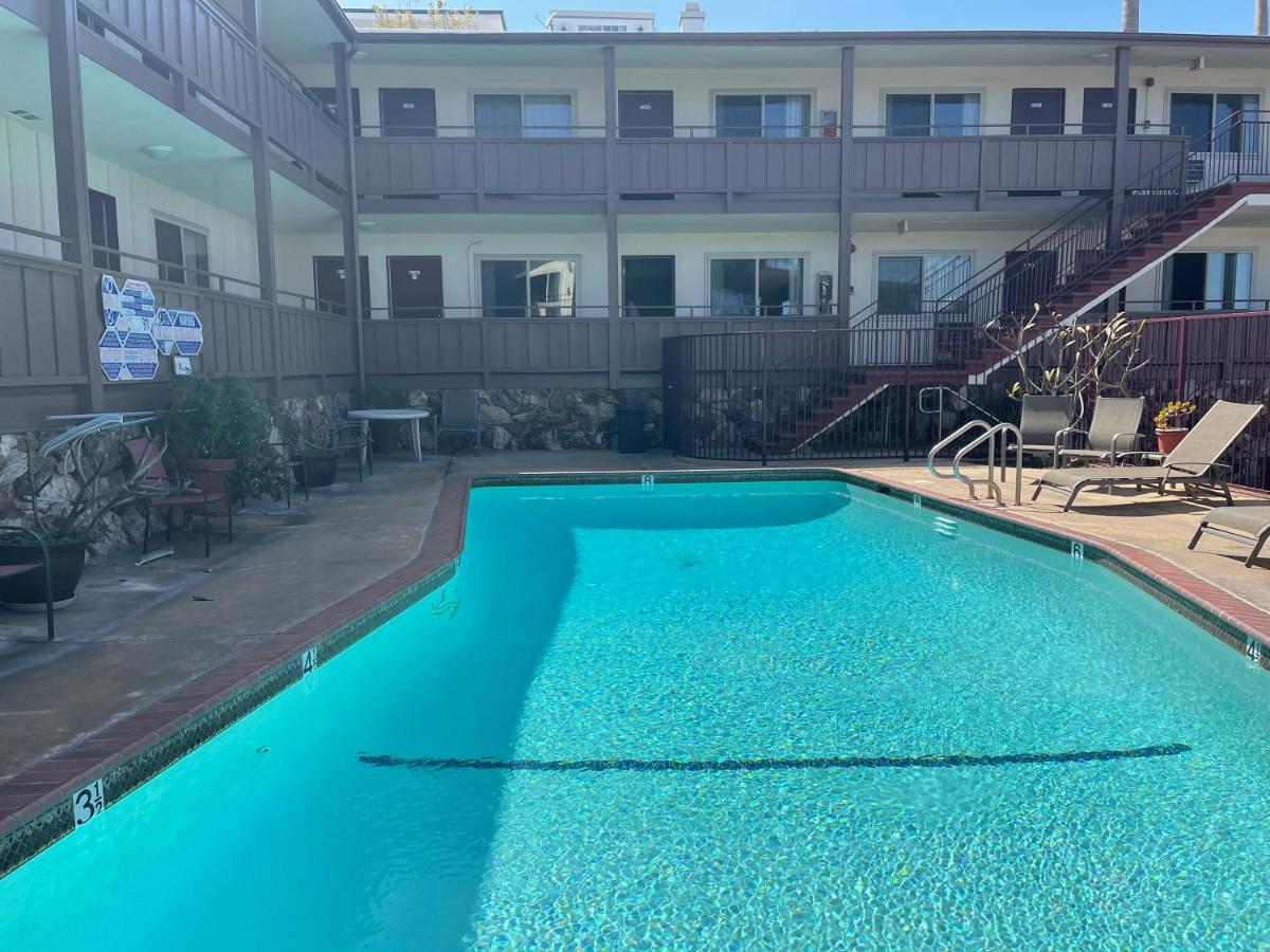 | Seahorse Inn