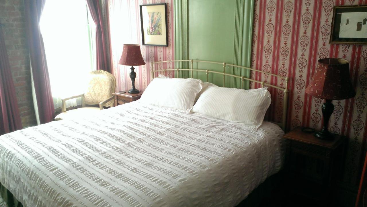 | Connor Hotel