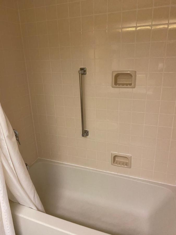 King Room at DoubleTree by Hilton Austin, MN