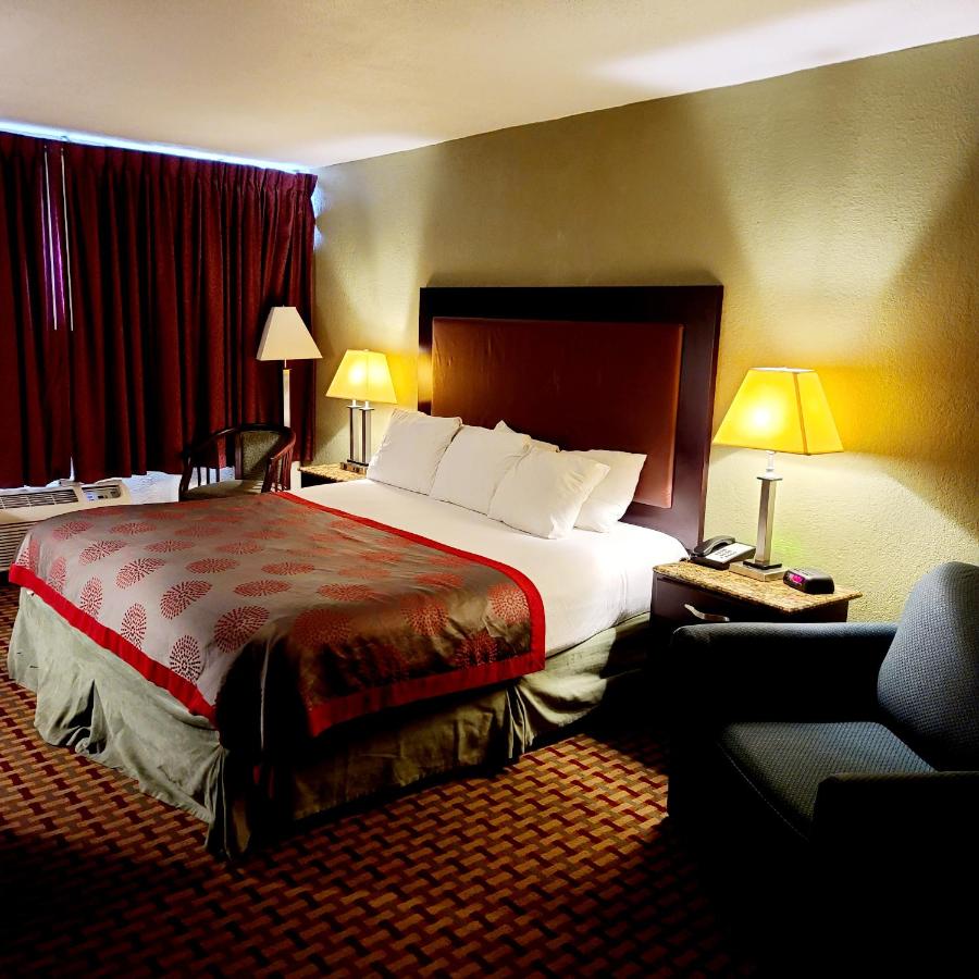 Deluxe King Room at Town Inn