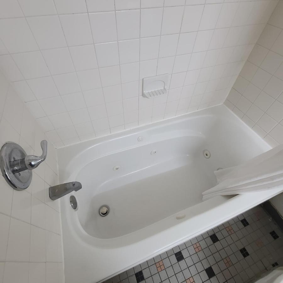 Deluxe King Room at Town Inn