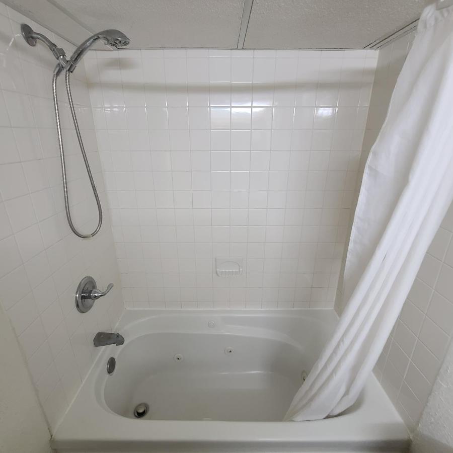 Deluxe King Room at Town Inn