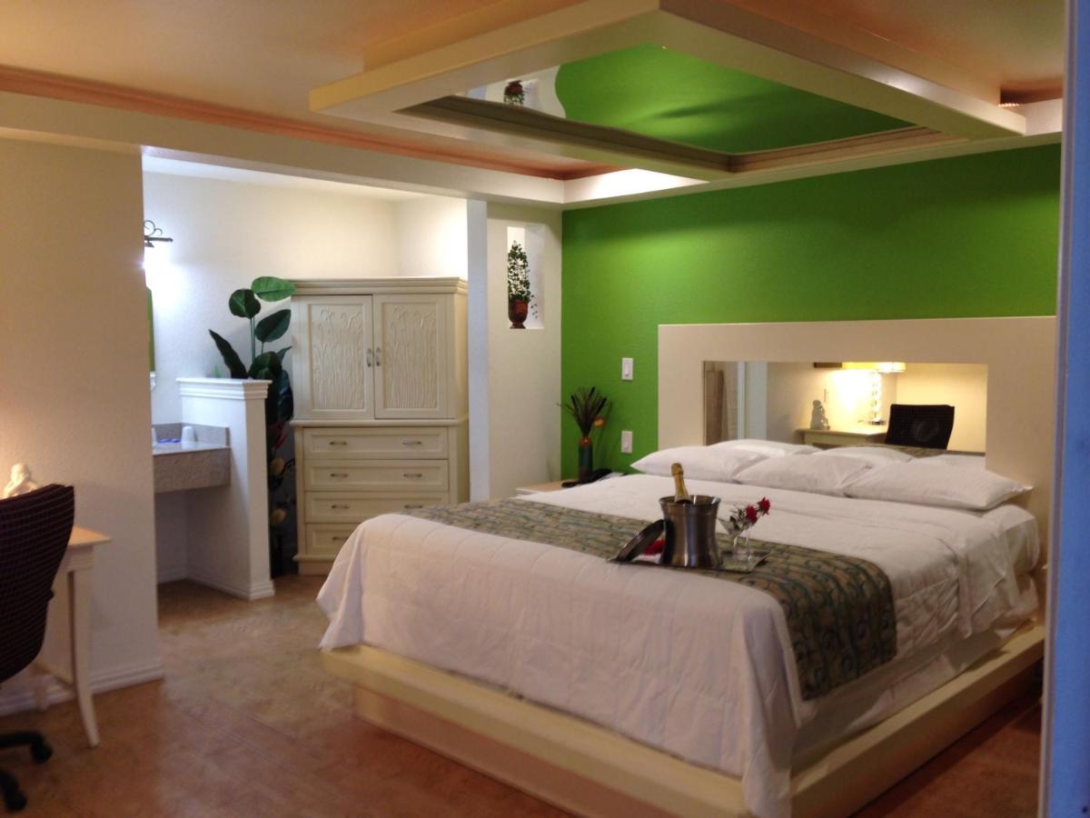 Romantic Suite at Romantic Inn & Suites