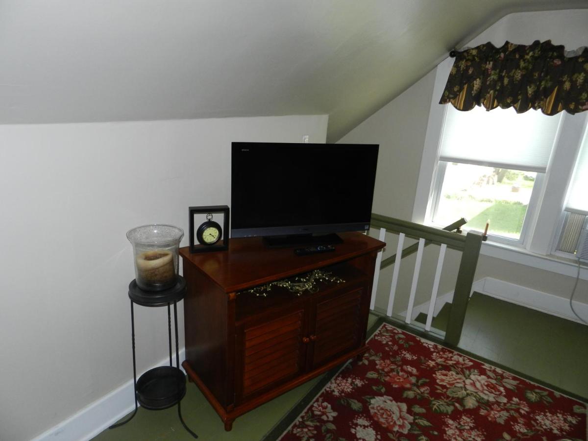 | Helming Guest House