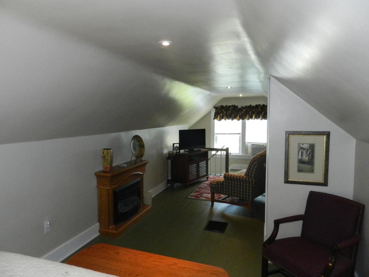 | Helming Guest House
