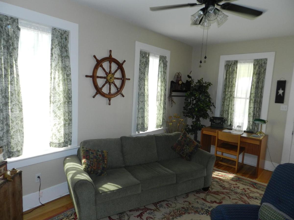 | Helming Guest House