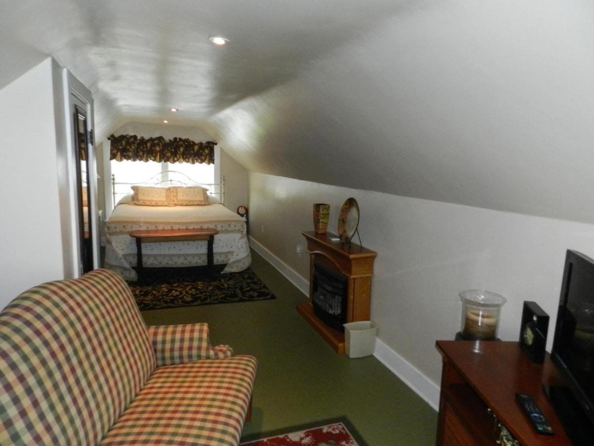 | Helming Guest House