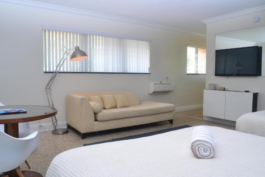 | Victoria Park Hotel
