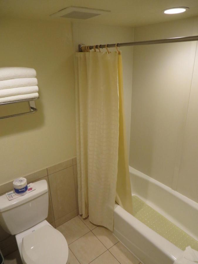| Anaheim Desert Inn & Suites