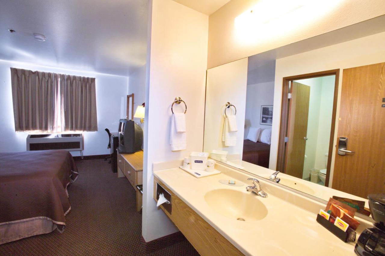 King Room - Disability Access at Travelodge by Wyndham Elko NV