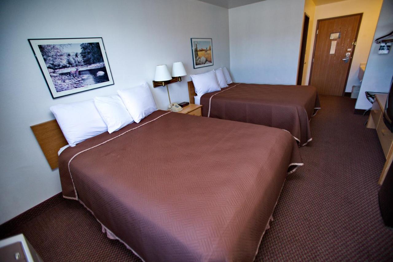 Queen Room with Two Queen Beds - Non-Smoking at Travelodge by Wyndham Elko NV
