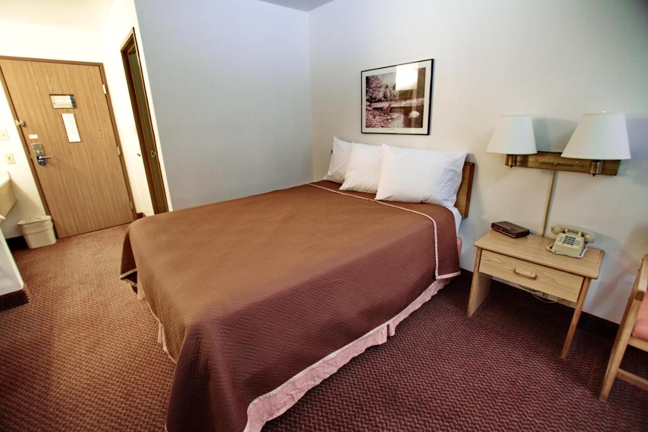 King Room - Disability Access at Travelodge by Wyndham Elko NV