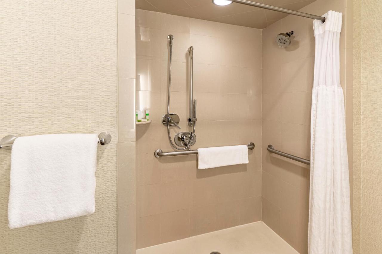 King Room - Disability Access at New Haven Hotel
