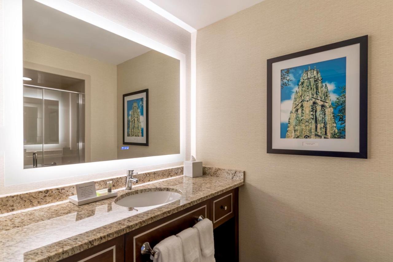 King Room at New Haven Hotel