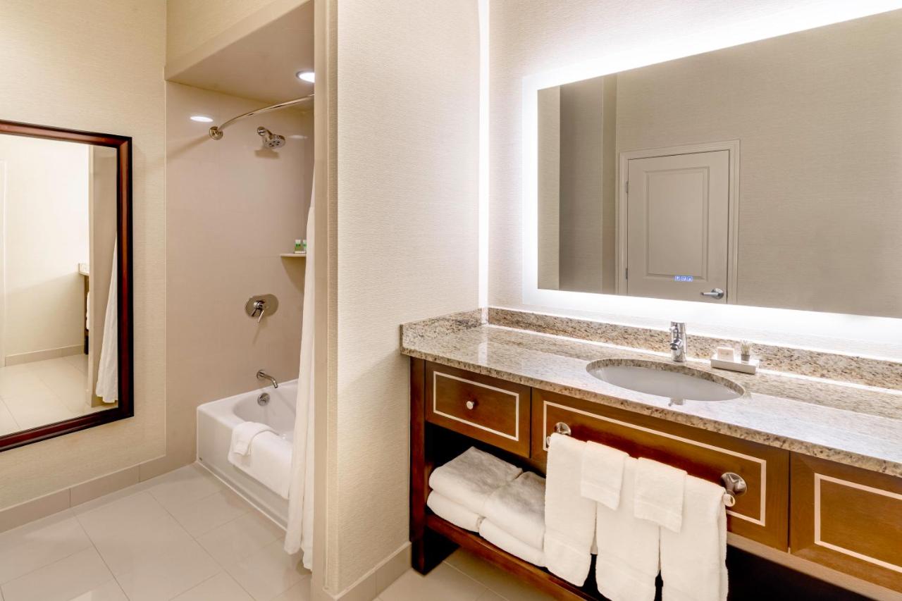 Queen Room with Two Queen Beds at New Haven Hotel