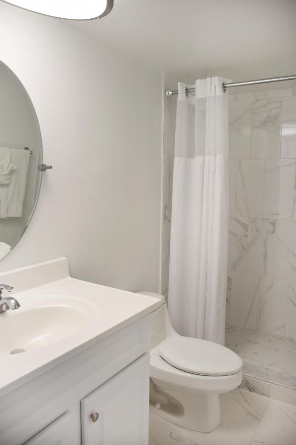 Corner Bayview Master Suite 2 Bedroom 2 Bath and Kitchen at Seacoast Suites on Miami Beach
