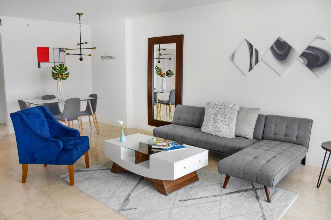 Deluxe Cityview Suite 1 Bedroom & 1.5 Bath with Balcony at Seacoast Suites on Miami Beach