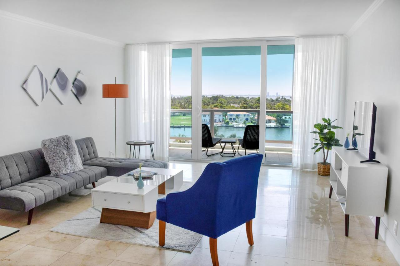 Deluxe Cityview Suite 1 Bedroom & 1.5 Bath with Balcony at Seacoast Suites on Miami Beach