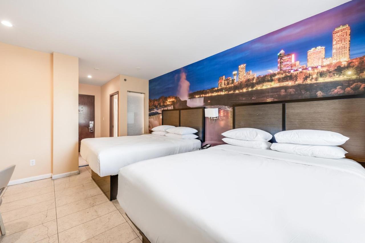 Queen Room at Knights Inn Brooklyn Sunset Park