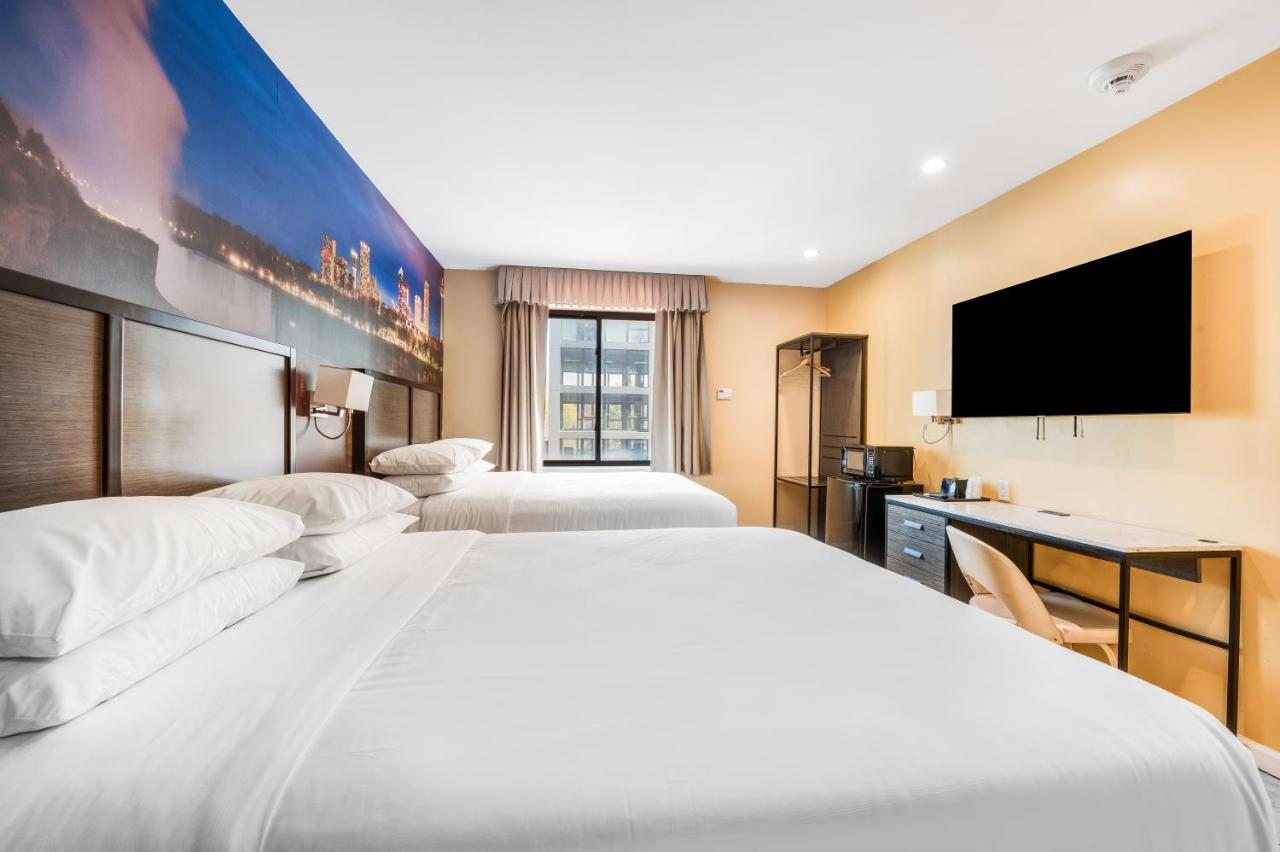 Queen Room at Knights Inn Brooklyn Sunset Park