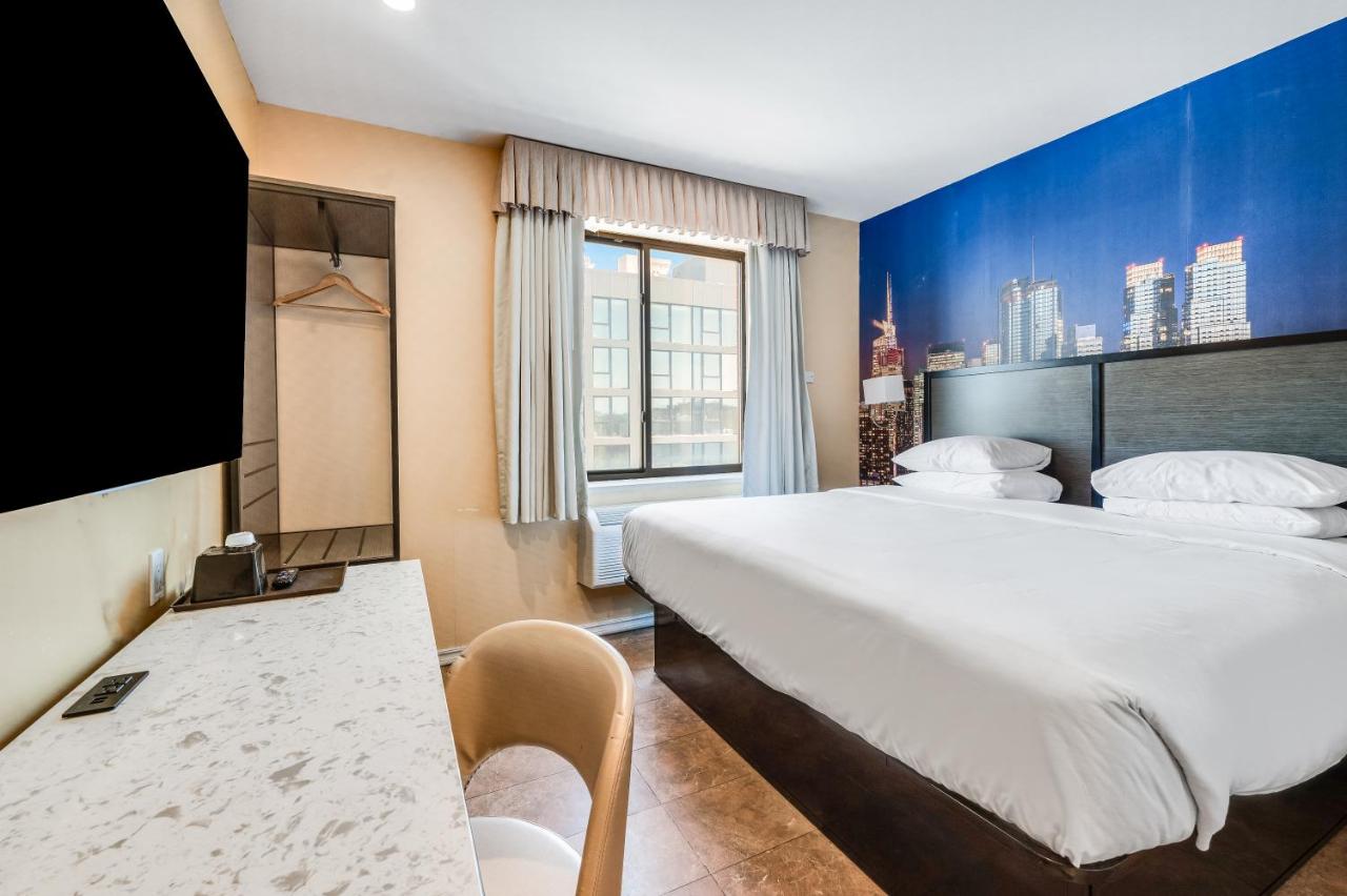 King Room at Knights Inn Brooklyn Sunset Park