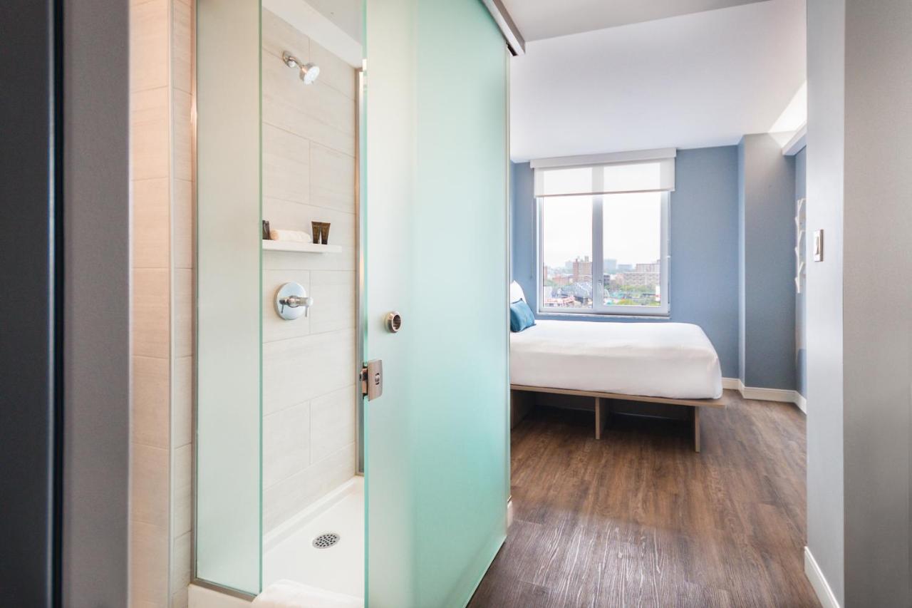 Deluxe Queen Room - Non-Smoking at Wingate by Wyndham Bronx/Haven Park
