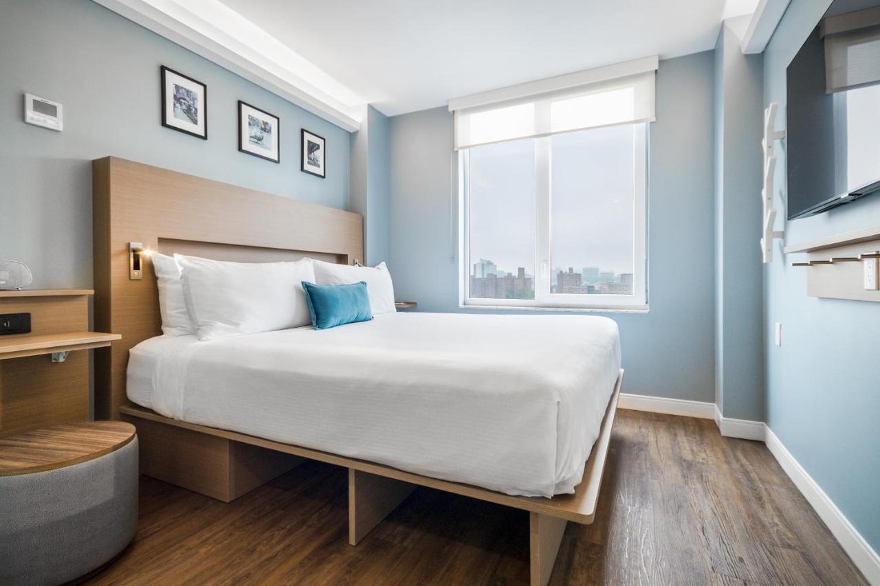 Deluxe King Room - Non-Smoking at Wingate by Wyndham Bronx/Haven Park