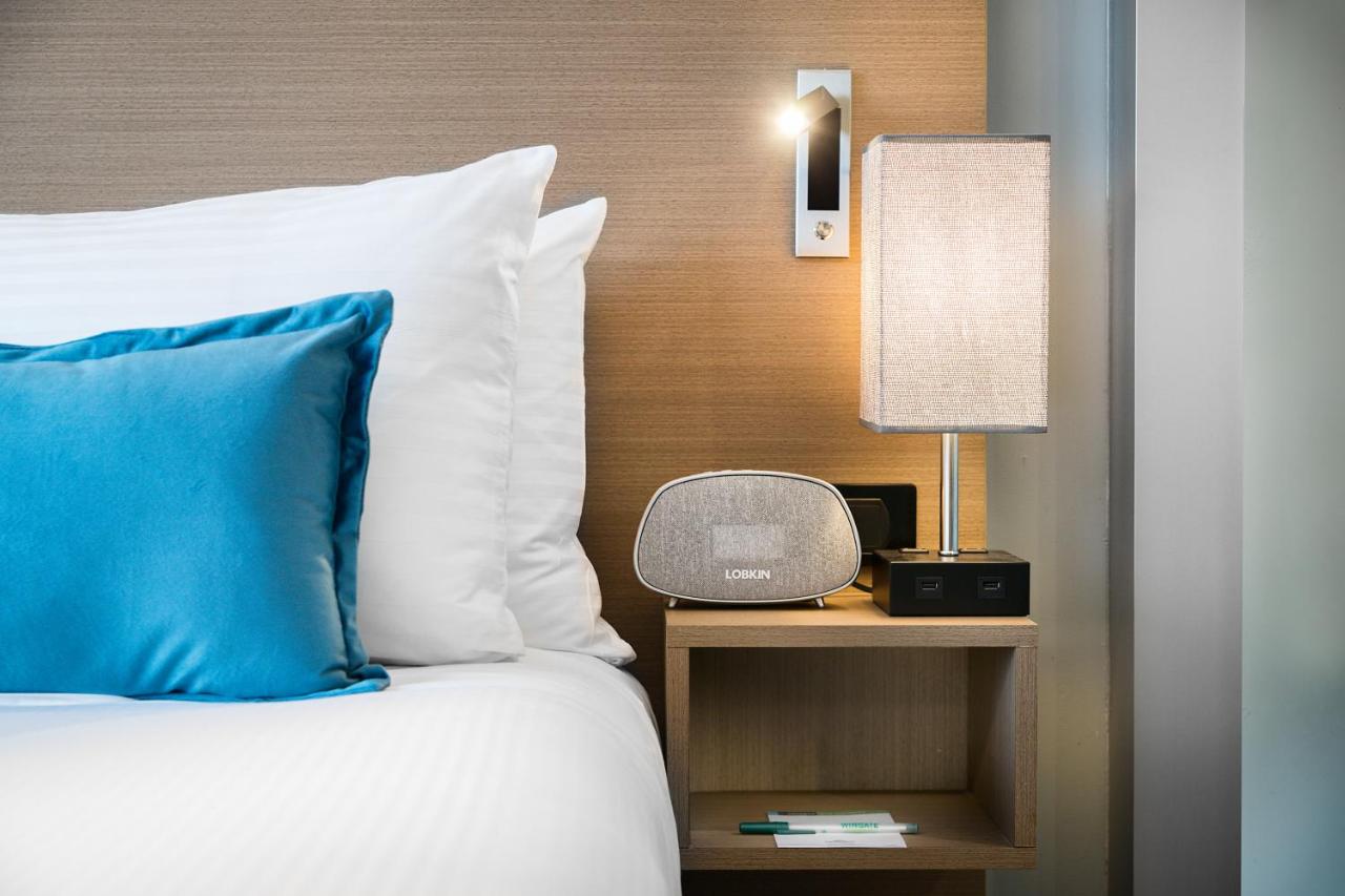 Deluxe Queen Room with Roll-in Shower - Mobility and Hearing Impaired Access/Non-Smoking at Wingate by Wyndham Bronx/Haven Park