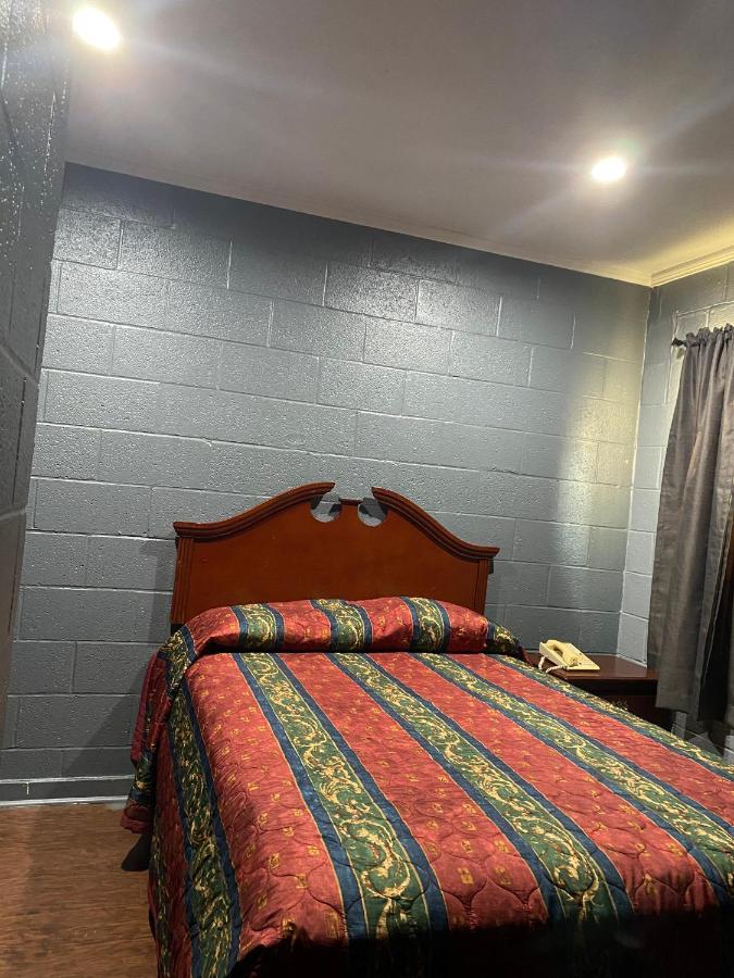 | Budget Inn