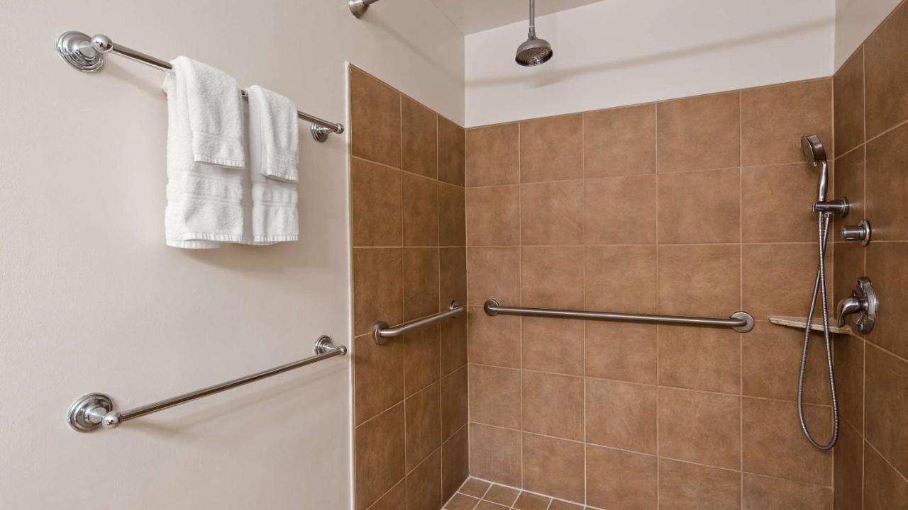 | Best Western Plus Coastline Inn