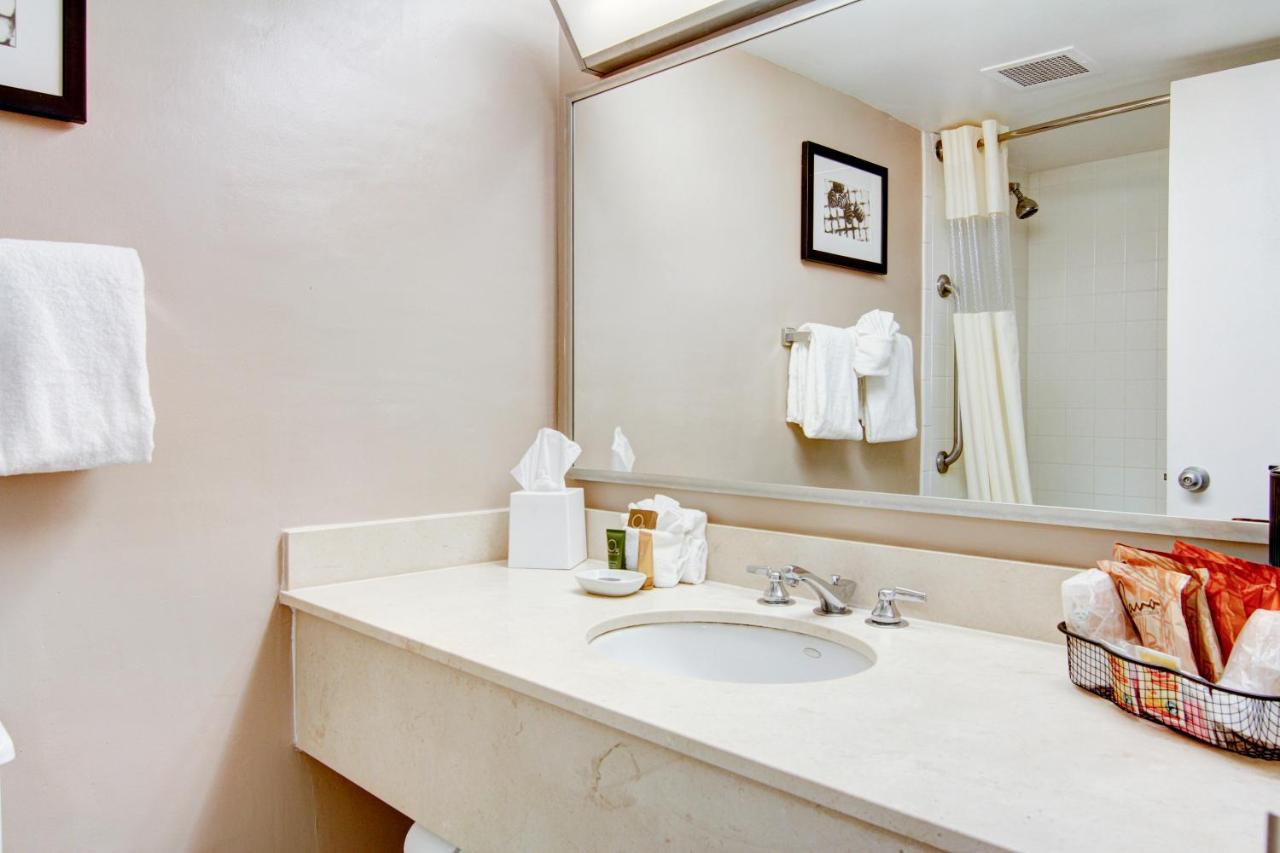 King Suite with Sofa Bed at Stayable Select Gainesville