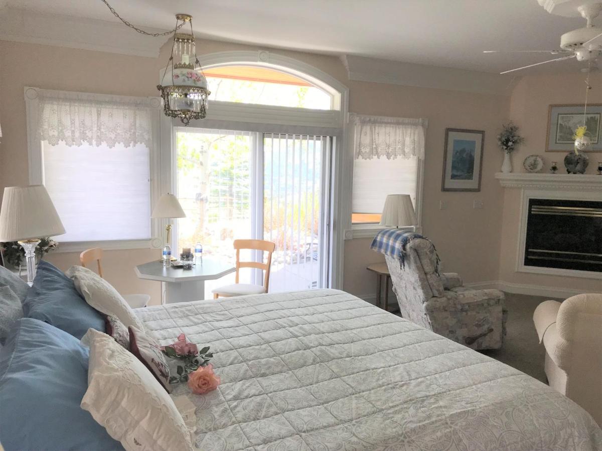 | Sonnenhof Lakewood Manor Bed and Breakfast.