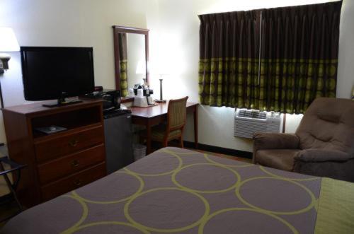 Room #107946137 at Super 8 by Wyndham Oskaloosa IA