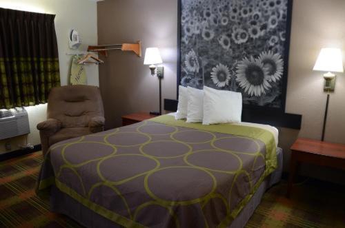 Room #107946137 at Super 8 by Wyndham Oskaloosa IA