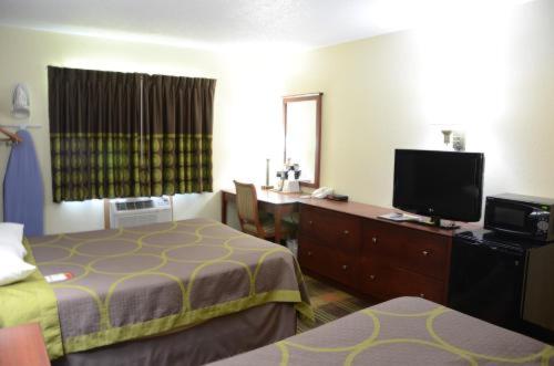 Room #107946138 at Super 8 by Wyndham Oskaloosa IA
