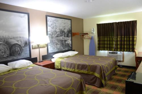 Room #107946138 at Super 8 by Wyndham Oskaloosa IA