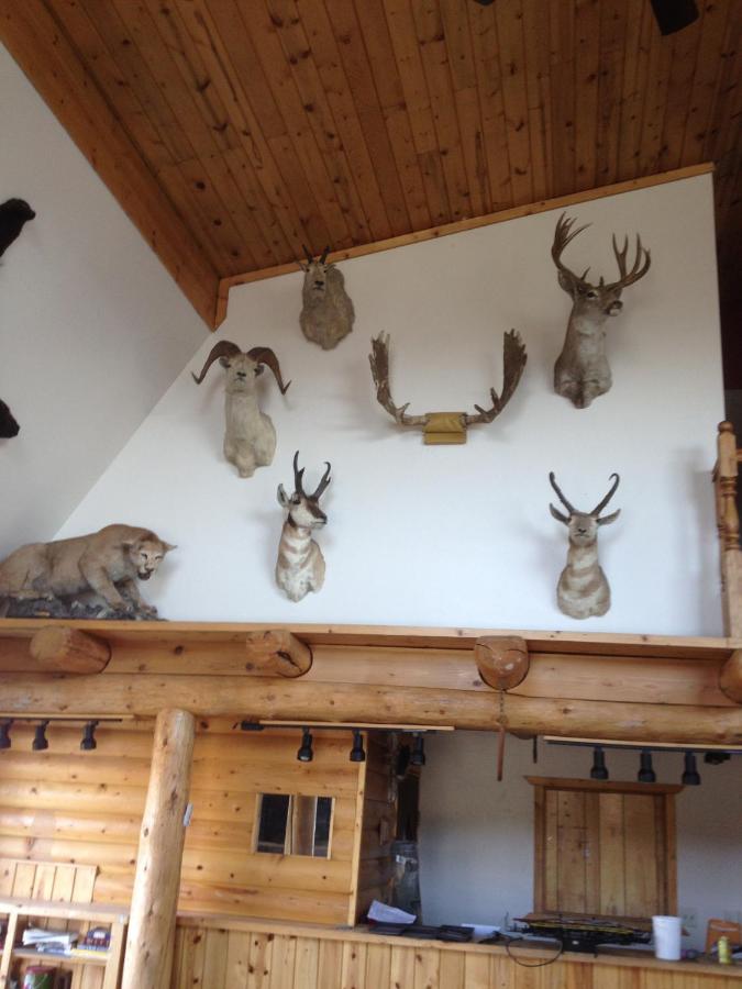 | Montana's Duck Lake Lodge