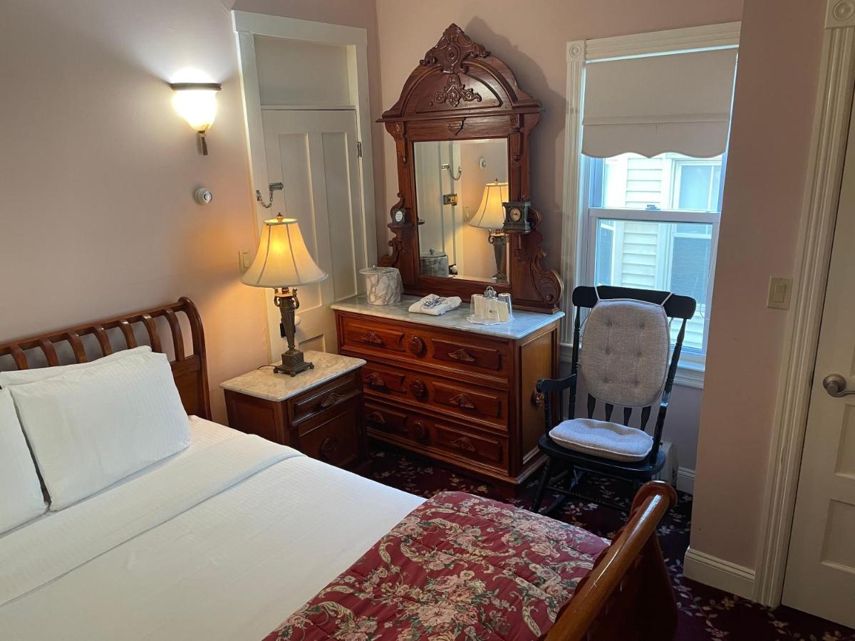 | Laingdon Hotel