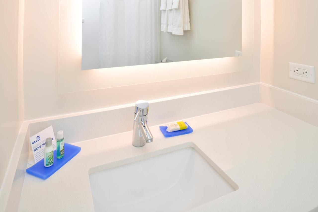 King Room - Mobility Access/Roll in Shower - Non-Smoking at Holiday Inn Express New Orleans - Arts District by IHG