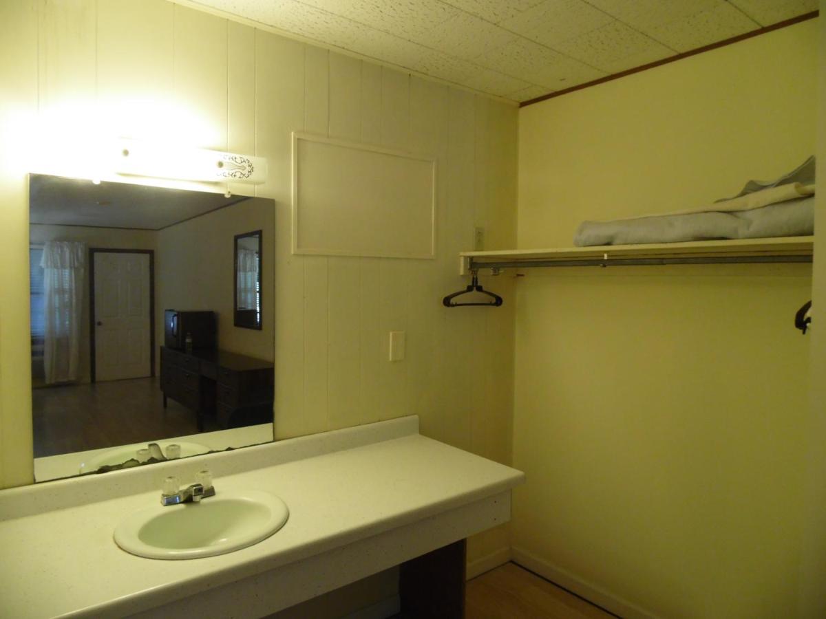 Double Room at Glenwood Inn - Stroudsburg