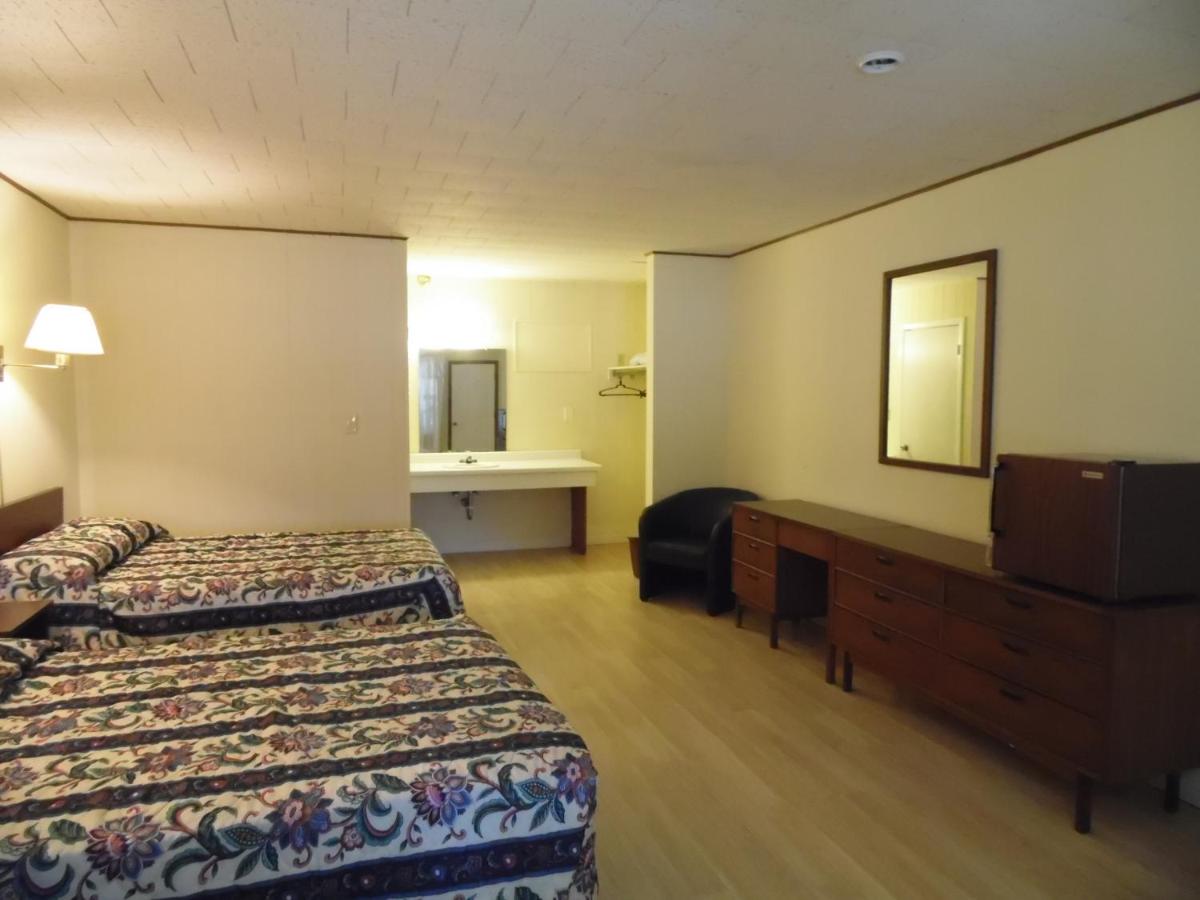 Double Room at Glenwood Inn - Stroudsburg
