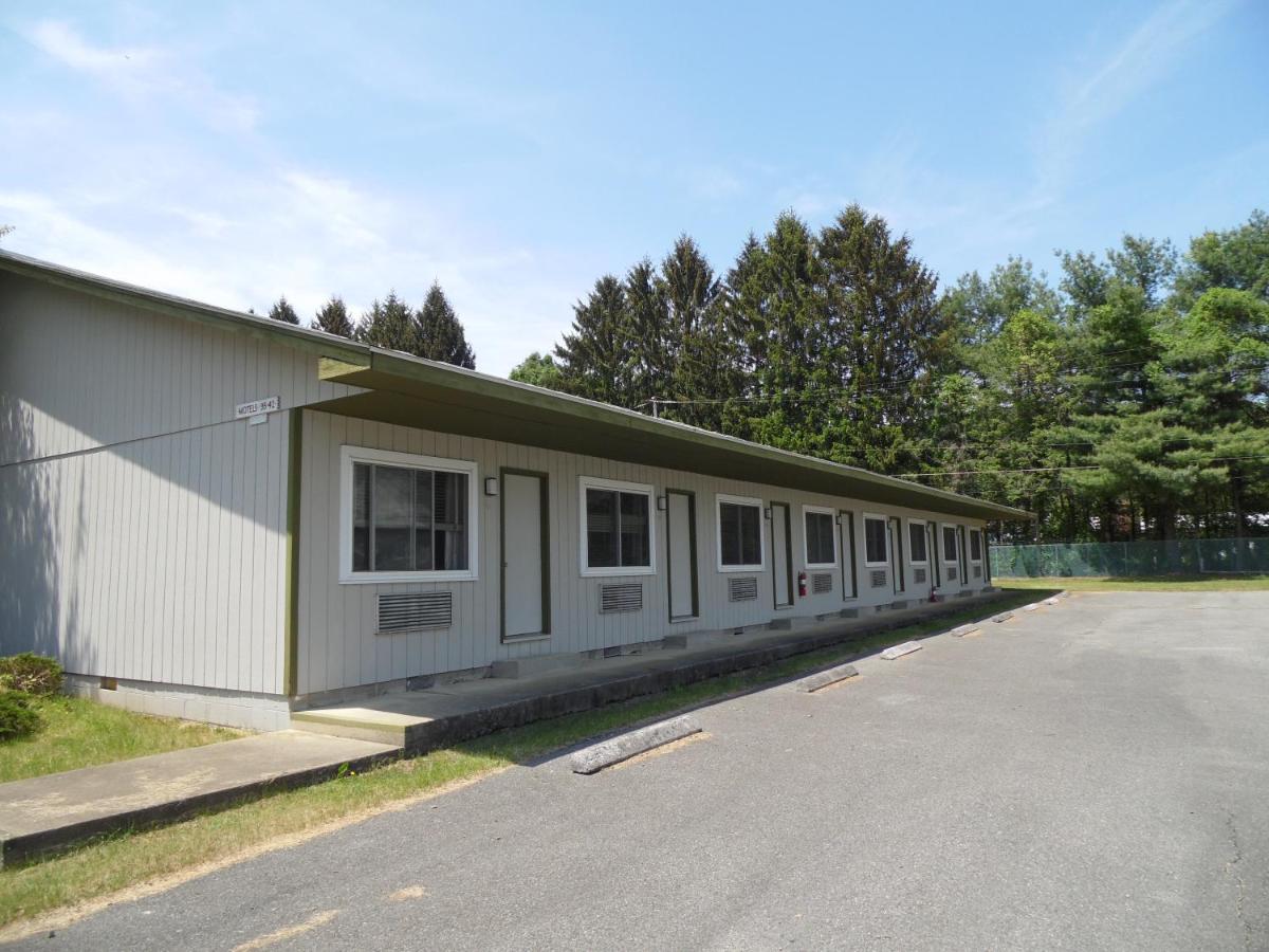 Standard Double Room at Glenwood Inn - Stroudsburg