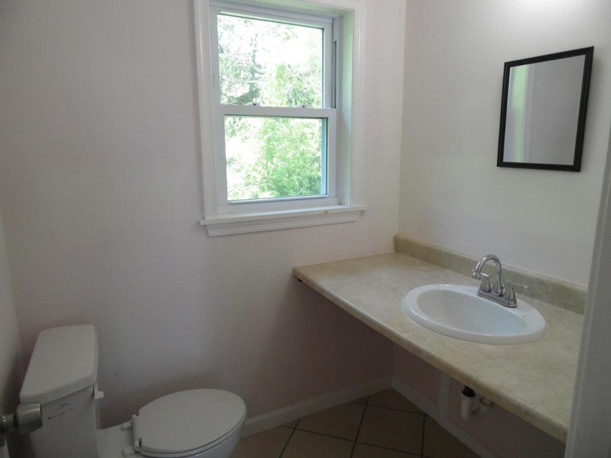 King Room with Spa Bath at Glenwood Inn - Stroudsburg
