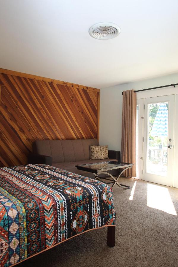 | Kern Riverview Inn