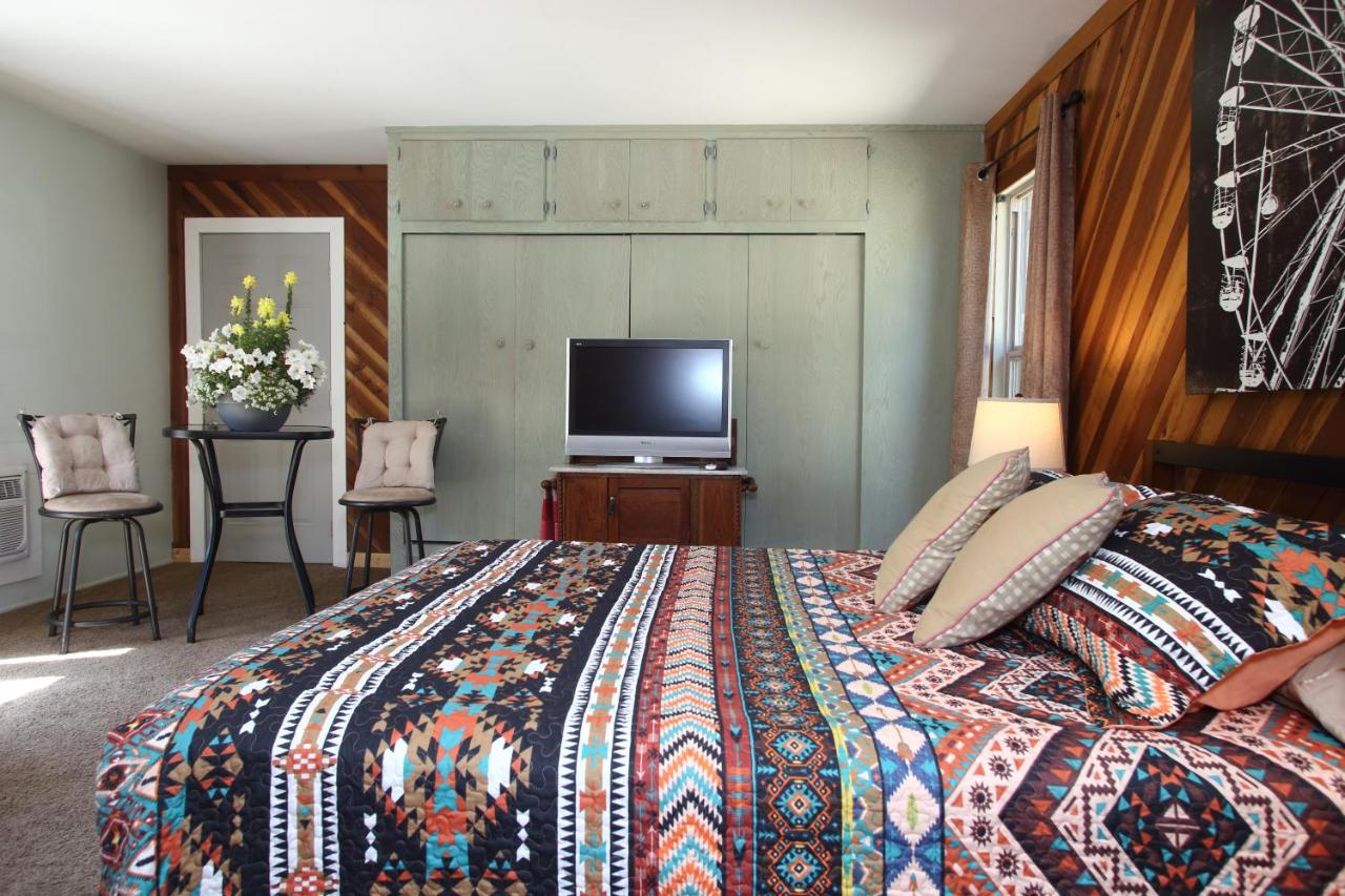 | Kern Riverview Inn