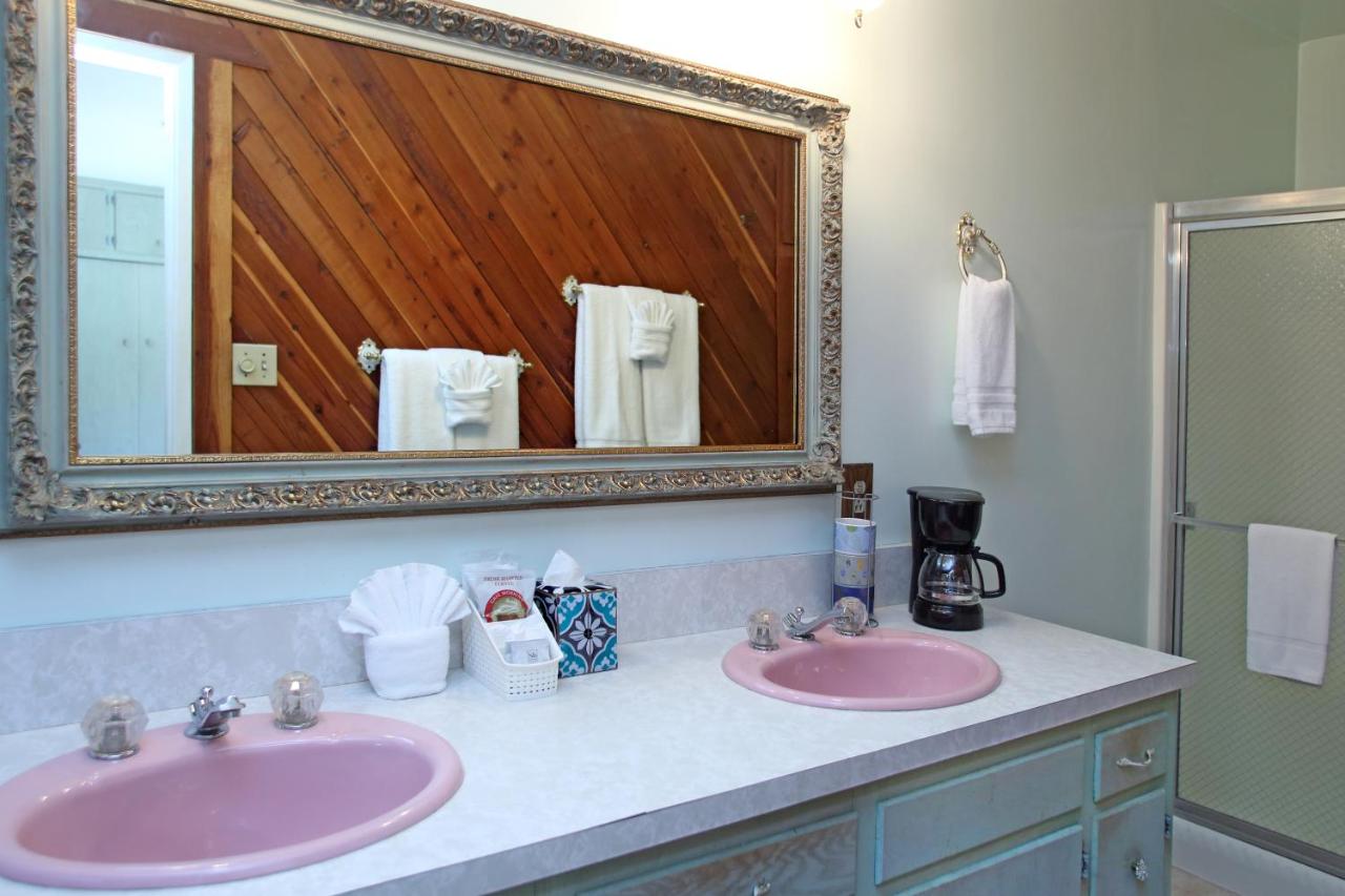 | Kern Riverview Inn