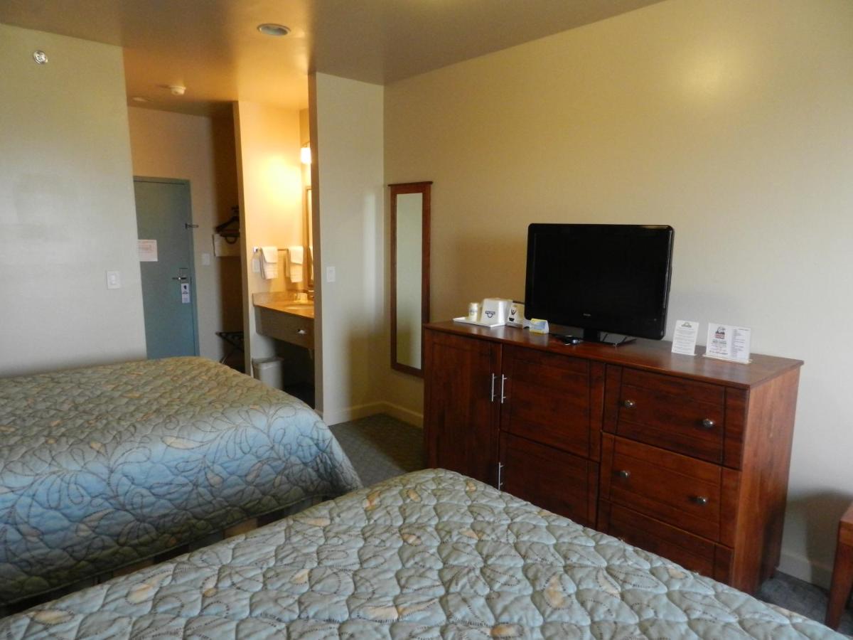 Queen Room with Two Queen Beds - Non-Smoking at Days Inn by Wyndham Downtown St. Louis