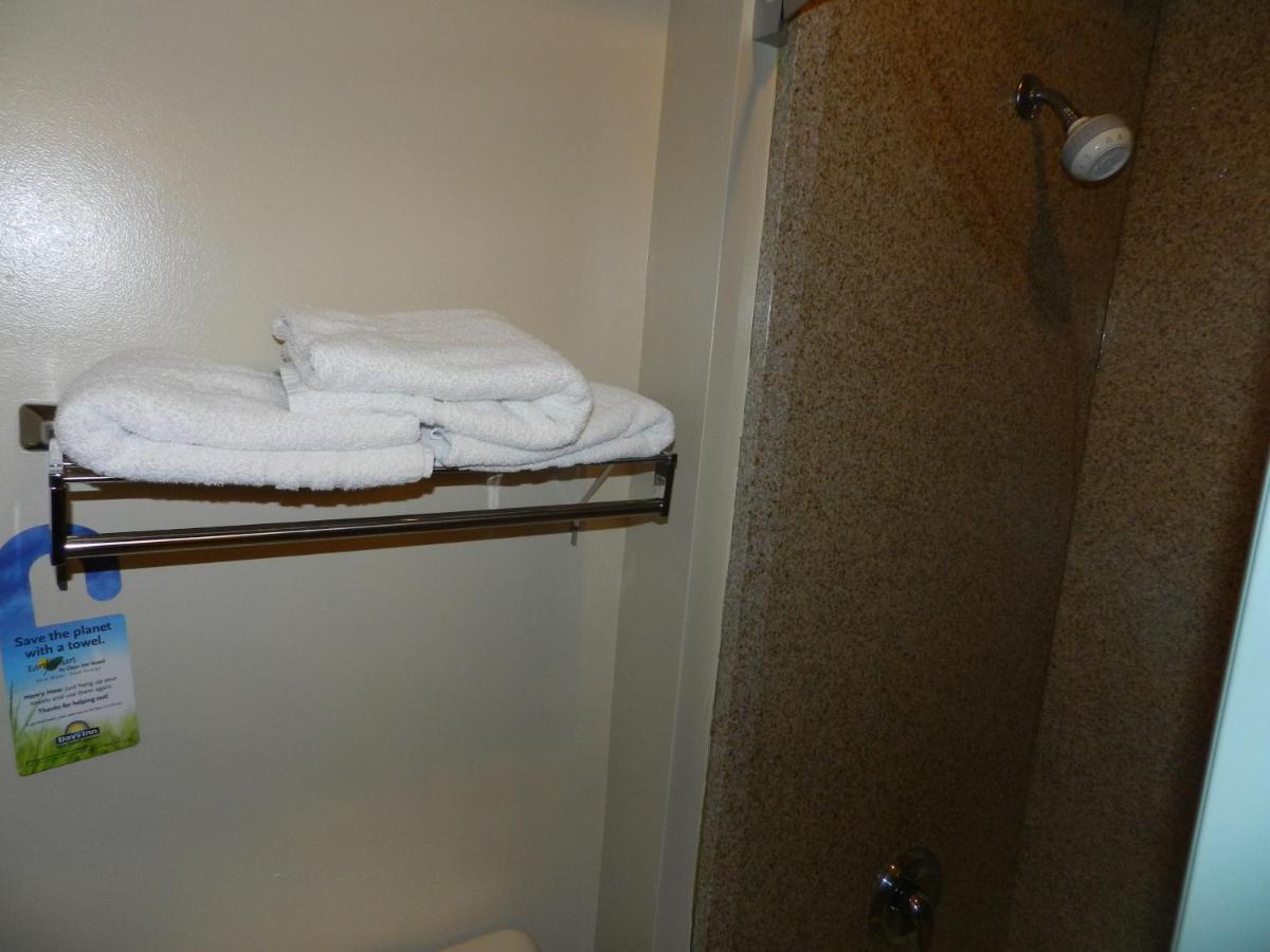 Deluxe King Room - Non-Smoking at Days Inn by Wyndham Downtown St. Louis