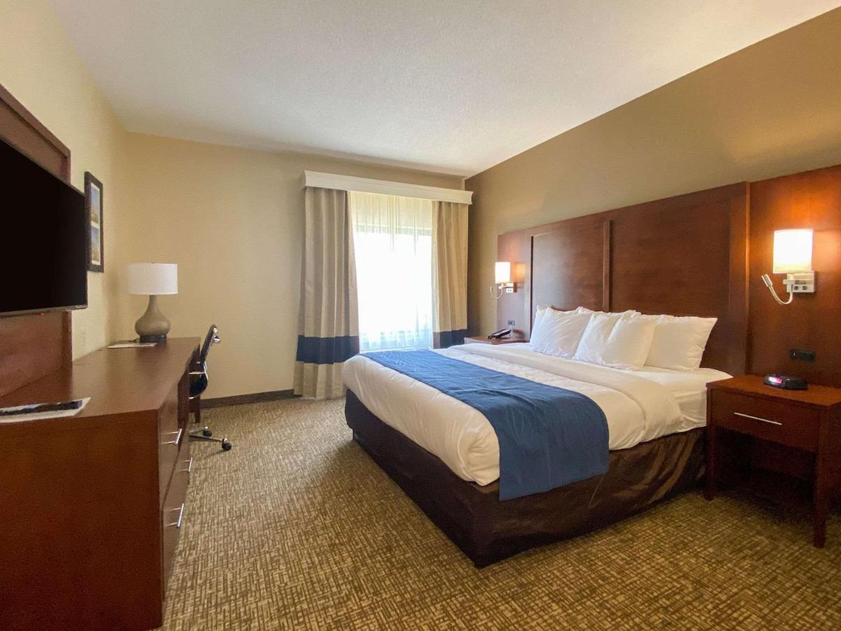 | Comfort Inn East Windsor - Springfield