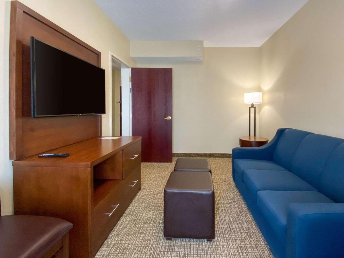 | Comfort Inn East Windsor - Springfield